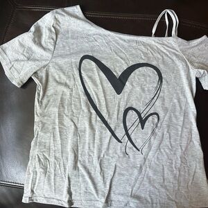 Women’s Gray Heart Print Short Sleeve Top